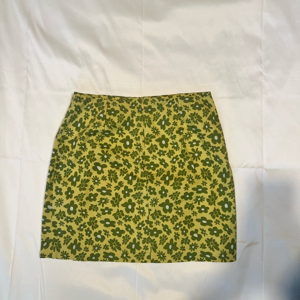 Vintage-Inspired Floral Mini Skirt - Love on a Hanger (Size 7) - Picture 3 of 5